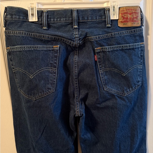 Men's Levi Dark Wash Blue Jeans Size 38x32 - Picture 4 of 5